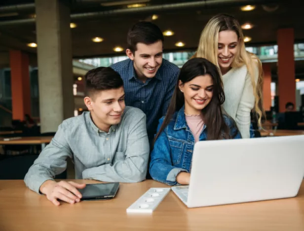 BACHELOR-RH-ECOLE-DE-COMMERCE-BREST